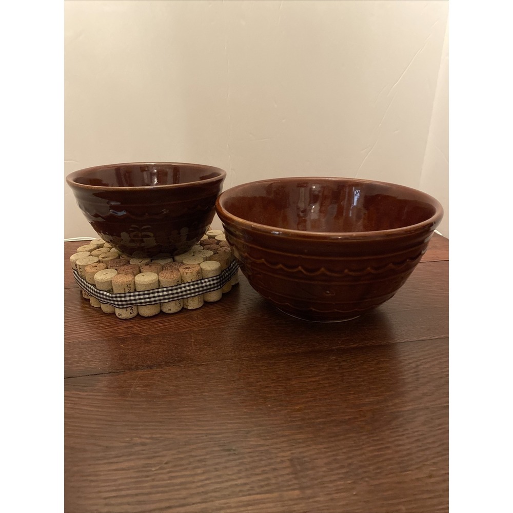 Pair of Vintage Marcrest USA Pottery Brown Daisy Dot 6"& 8" Nesting Mixing Bowls